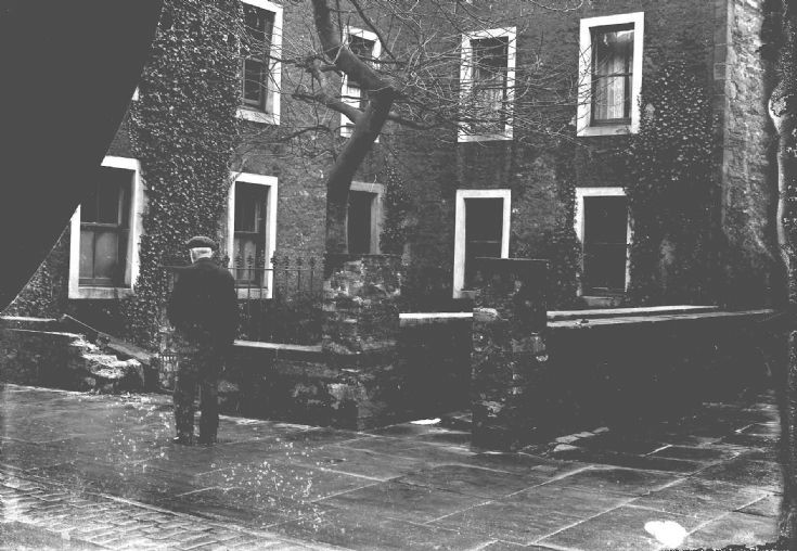 Damaged wall, 50 Albert Street