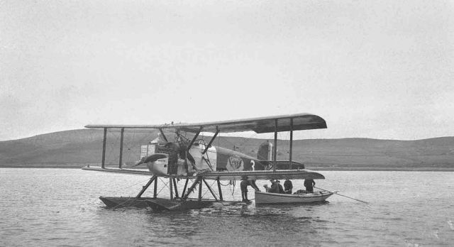 Round the world fliers at Houton