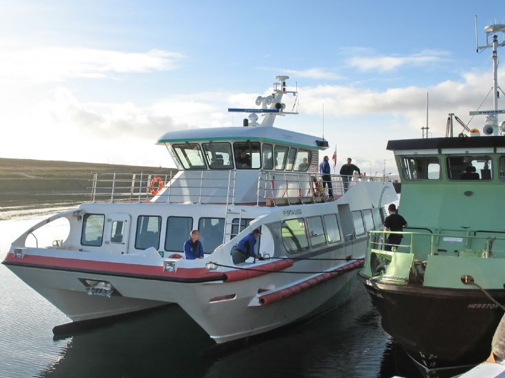Flotta Lass arrival in Flotta