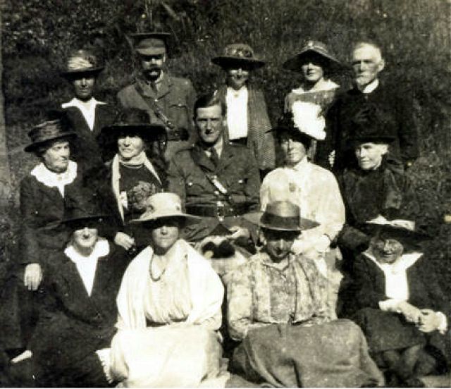 Sandy Scarth (centre) and relations