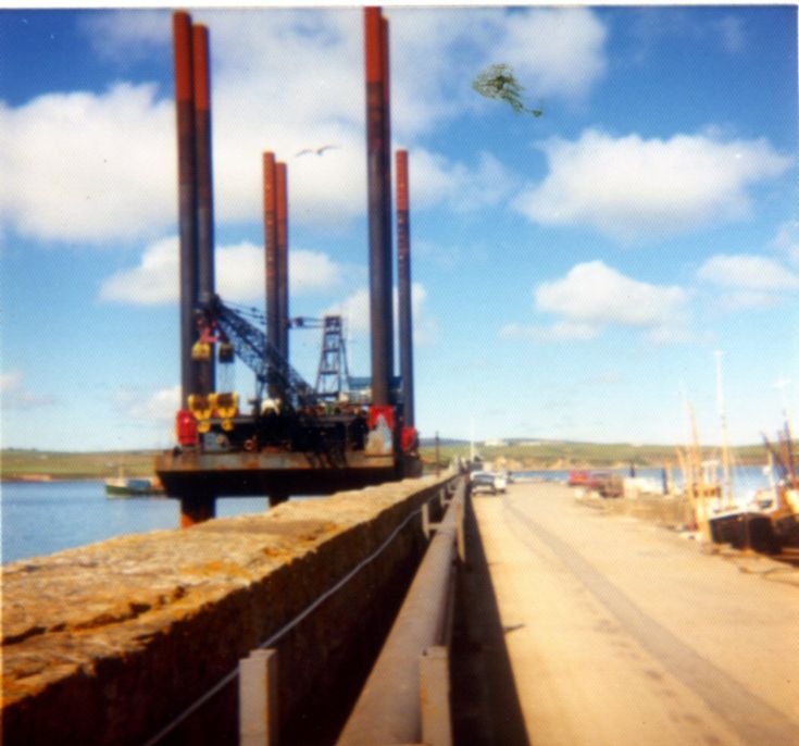 Jack up Barge