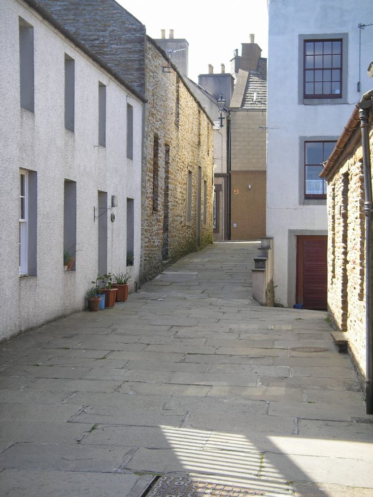 Stromness Close in summer sunshine