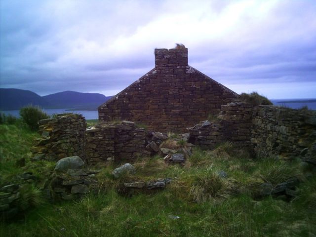 Ruined cottage in Orphir