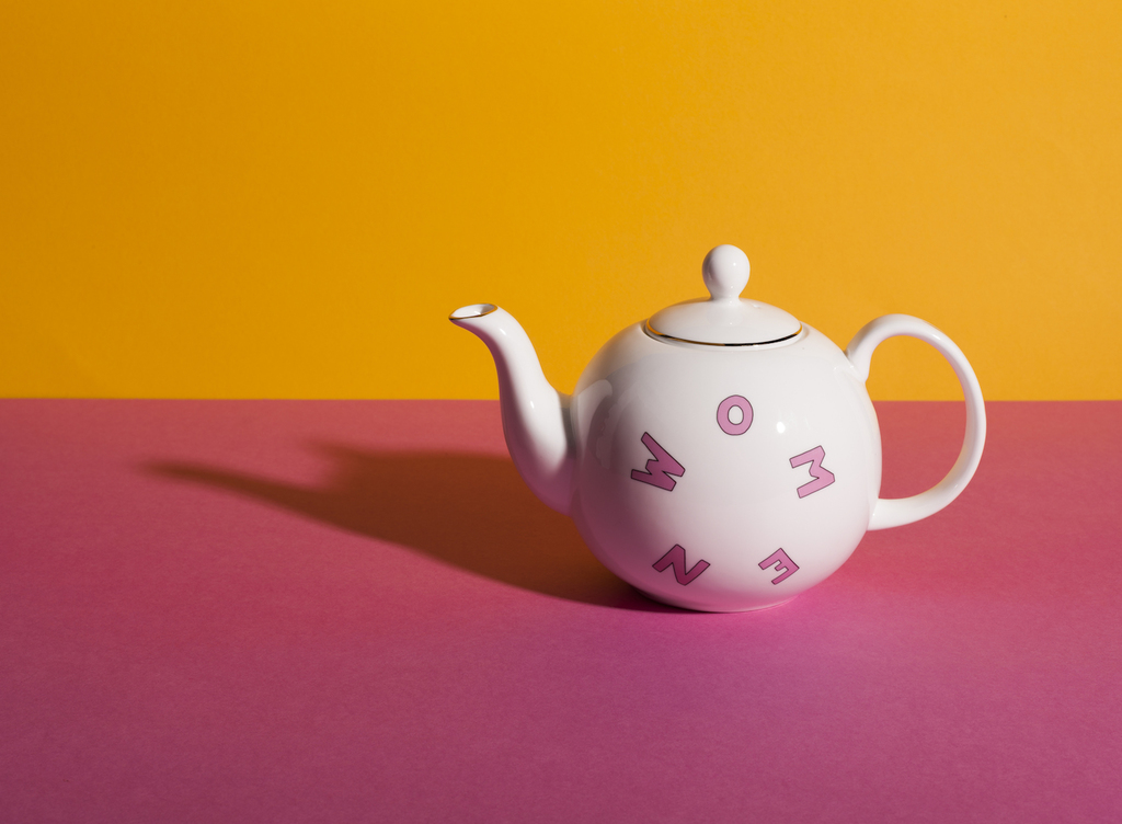 Gillianwearingxbellafreud tea set 5279
