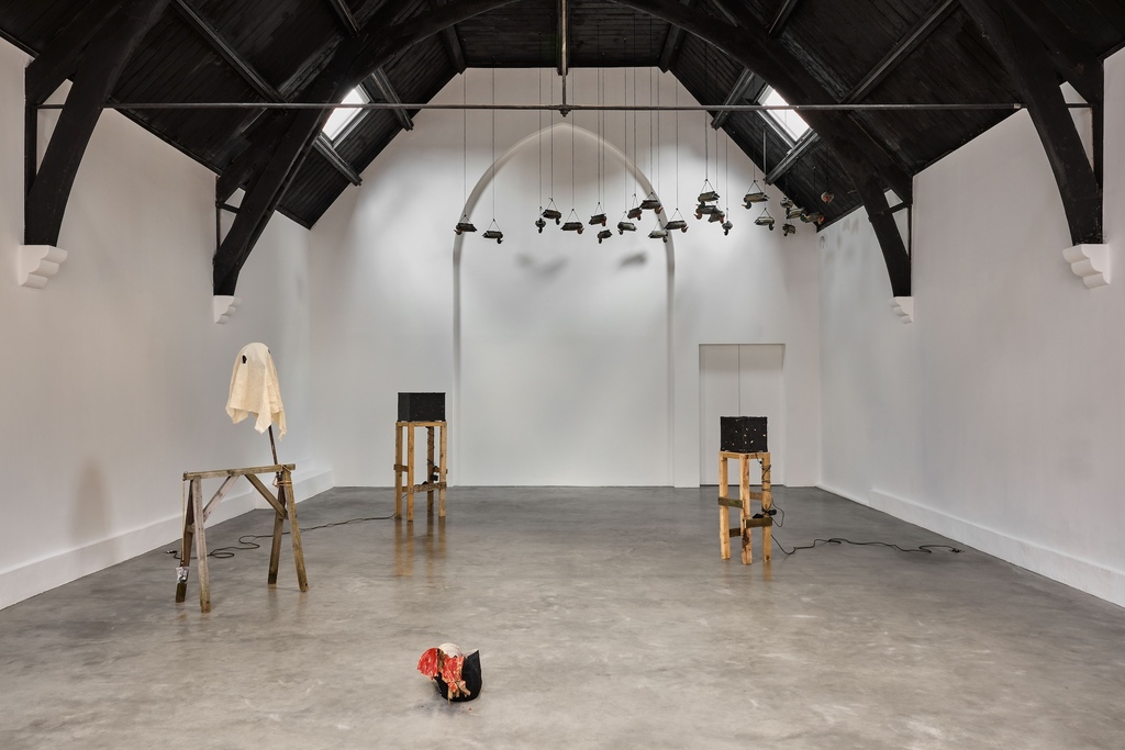 Caspar heinemann sod all 2025 installtion view at studio voltaire images courtesy of the artist cabinet gallery and studio voltaire photo sarah rainer5