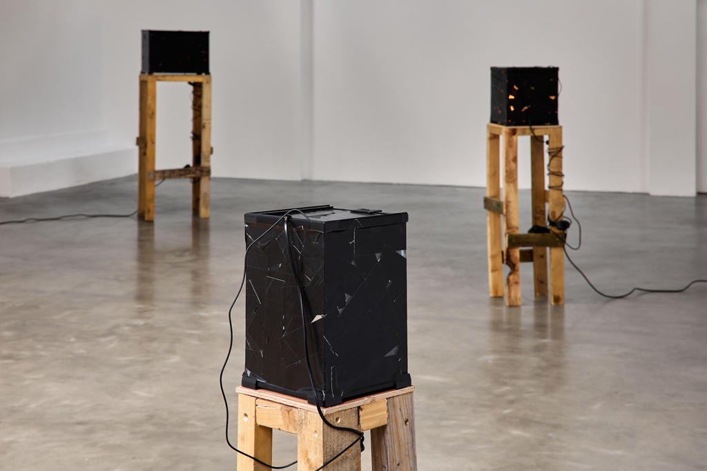 Caspar heinemann sod all 2025 installtion view at studio voltaire images courtesy of the artist cabinet gallery and studio voltaire photo sarah rainer25