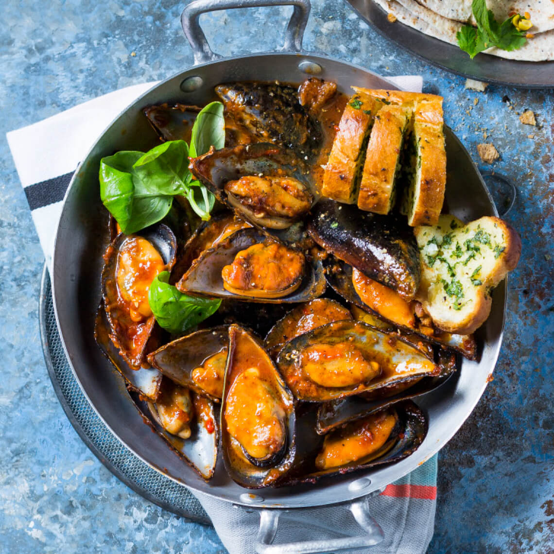 Portuguese sherry mussels with garlic bread