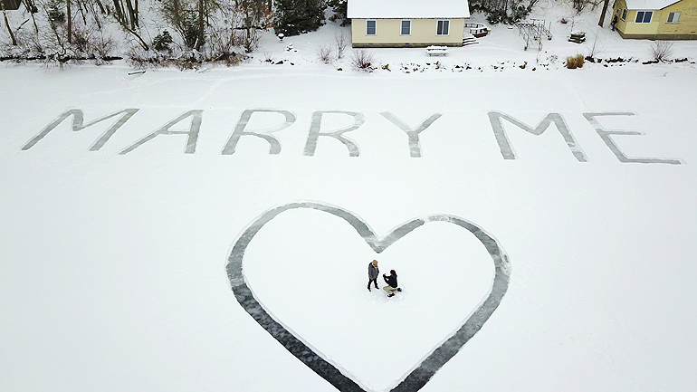 winter marriage proposal idea