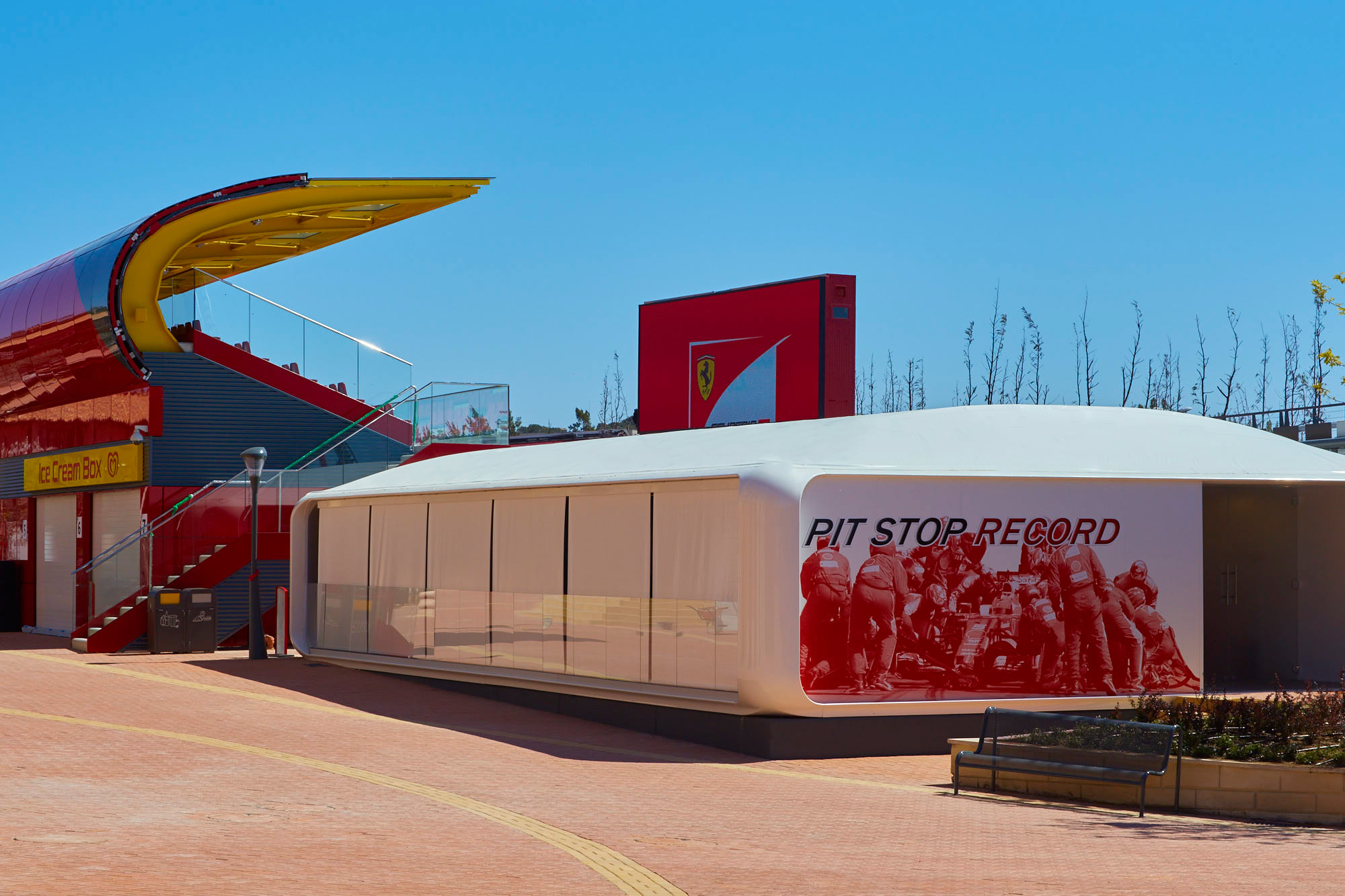 FERRARI LAND ATRACCIONES Y JUEGOS PIT STOP PRINCIPAL