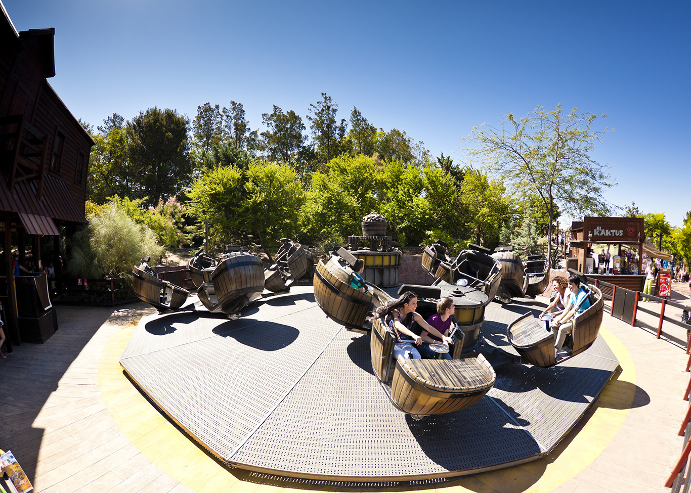 Crazy Barrels Atracciones FW