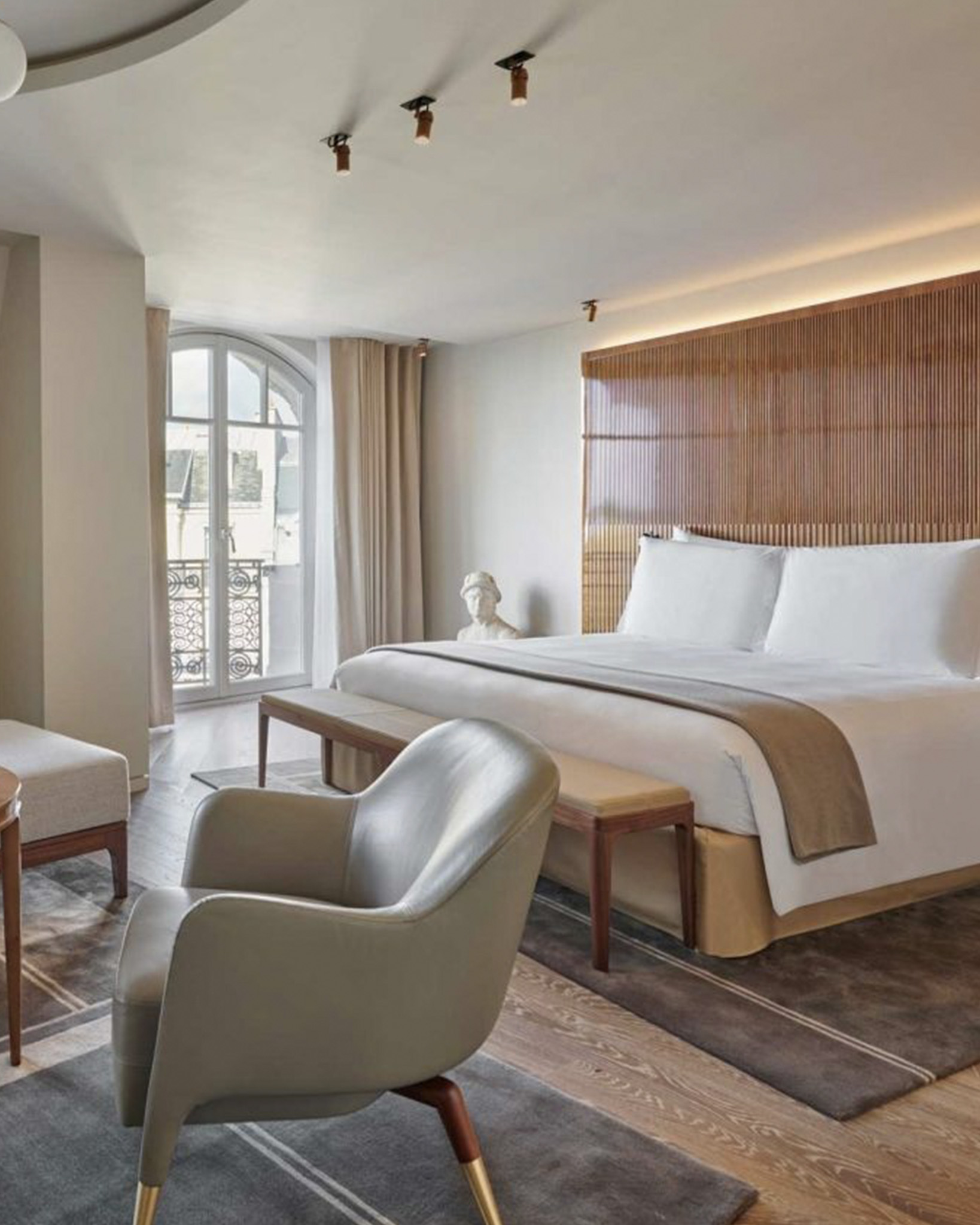 THE PRESIDENTIAL ‘CARRÉ RIVE GAUCHE’ SUITE WITH TERRACE
