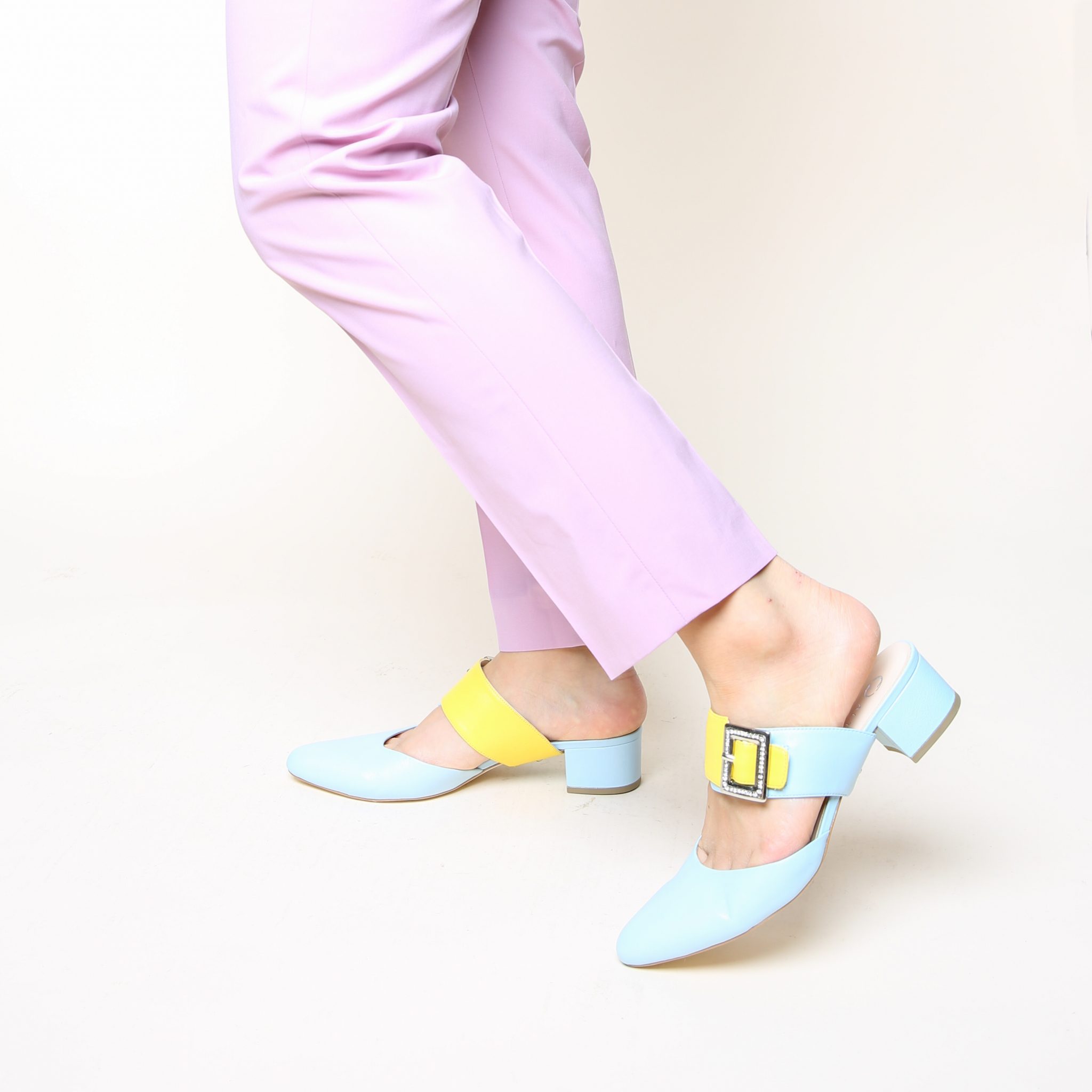 slide-agate-blue-grace-agate-blue-lifestyle-1