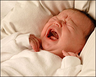 El-llanto-de-un-bebé El llanto de un bebé. Postura ranita Portabebés Ergonómicos