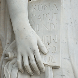 Palazzo della Civiltà Italiana building statue detail