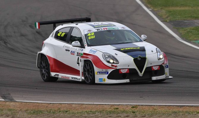 Romeo Ferraris con due Giulietta