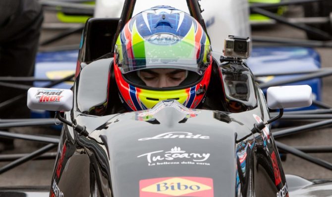 Meloni va a Castle Combe