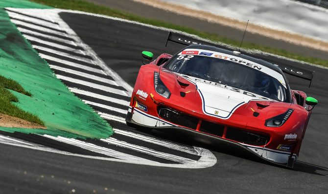 Silverstone: Ferrari in pole