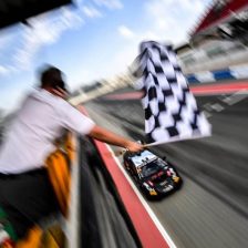 Dubai: tripletta Target Racing