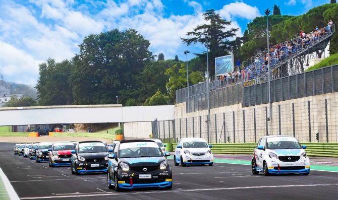 La smart e-cup diventa Tricolore