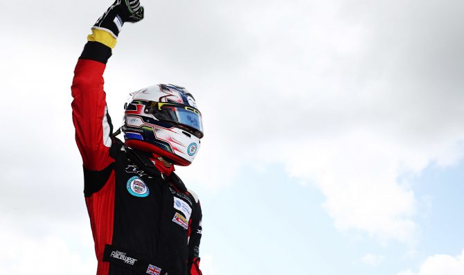 Maldonado, Simmons share wins at Silverstone