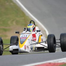 Meloni jr sul podio a Brands Hatch