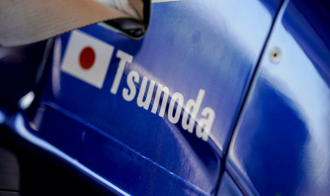 Tsunoda joins Carlin for F2 debut