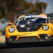 Campbell in pole a Bathurst con la Porsche