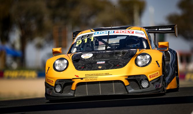 Campbell in pole a Bathurst con la Porsche