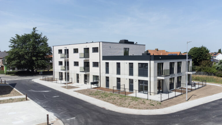 25 appartementen + 5 woningen in Torhout door Damman