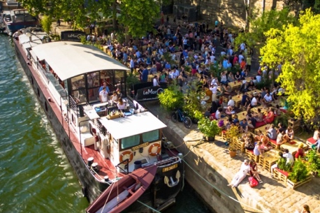 Concerts live, assiettes Frenchy et vue sur la Seine : bienvenue à la Péniche Marcounet !巴黎来了！音乐、美食、河景一站式体验，快来塞纳河畔享受属于你的夜晚吧！