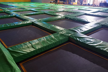 Saut Freejump d'1h en promotion à 7,99 € 巴黎来了！巨型蹦床欢乐体验，释放你的运动能量！