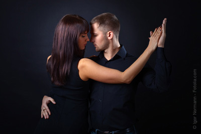Cours de Salsa + cocktail dans une ambiance conviviale à 12 € 巴黎来了！跟着拉丁节奏，跳出你的快乐夜生活！