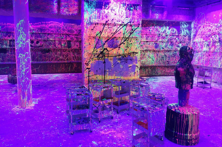 Peinture, lumière noire et fun : cap sur l’univers des Paint Invaders 巴黎来了！来一场荧光涂鸦派对，释放你的创造力！