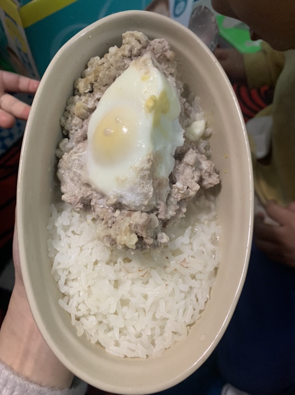 肉饼鸡蛋配米饭🍚