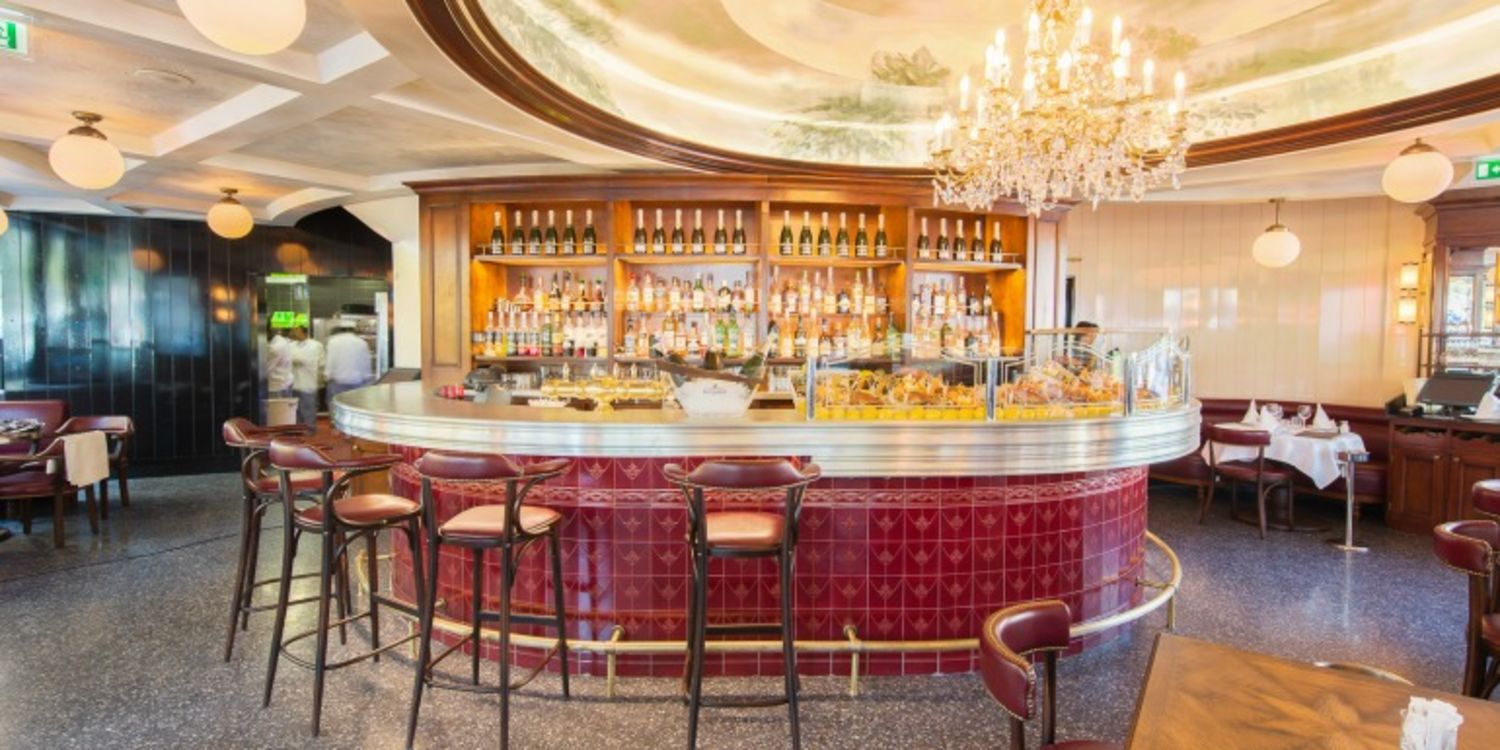 Brasserie L Alsace 39 Av Des Champs Elysees 75008 Paris L'Alsace, au Champs-Élysées