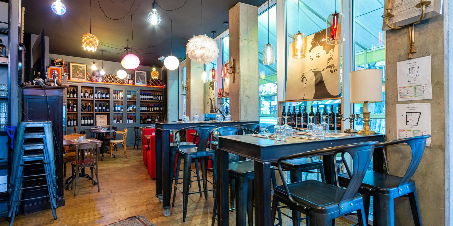 Bar à Vin Place De Clichy Vini Monte | Réserver & Privatiser en Ligne | Privateaser