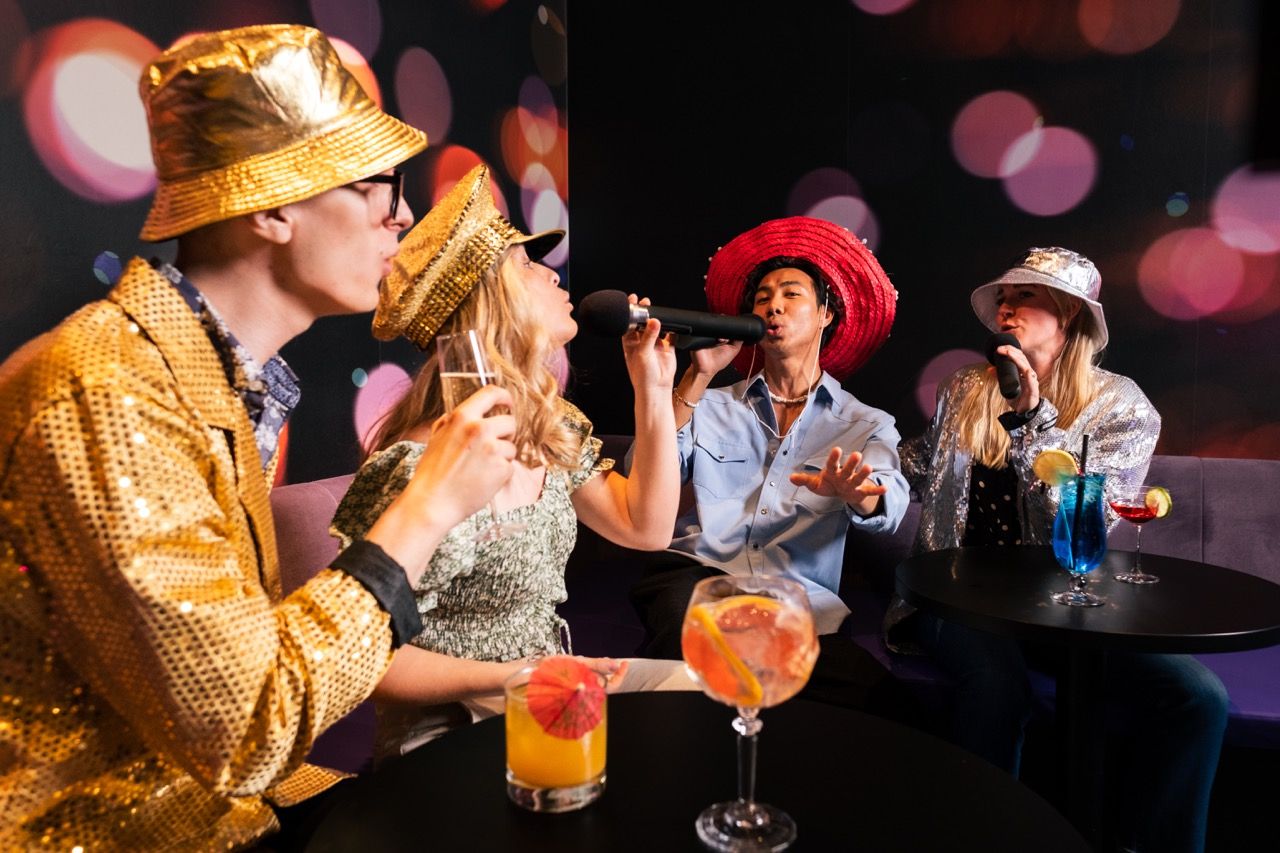 Kuinka perustaa karaokehuonebaari – näillä 10 ohjeella pääset alkuun