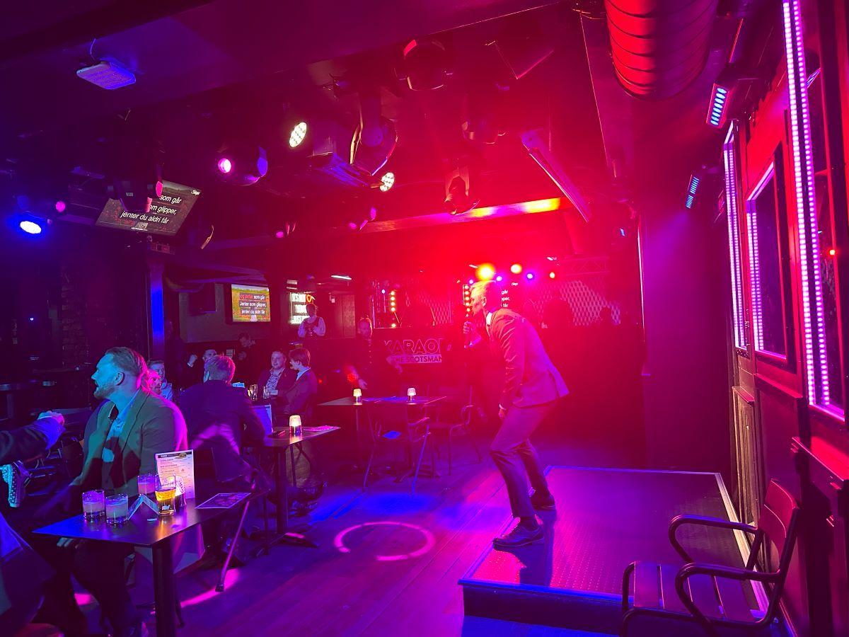 Näyttömainonta: miten hyödyntää karaokea mainontaan Singa Pron avulla