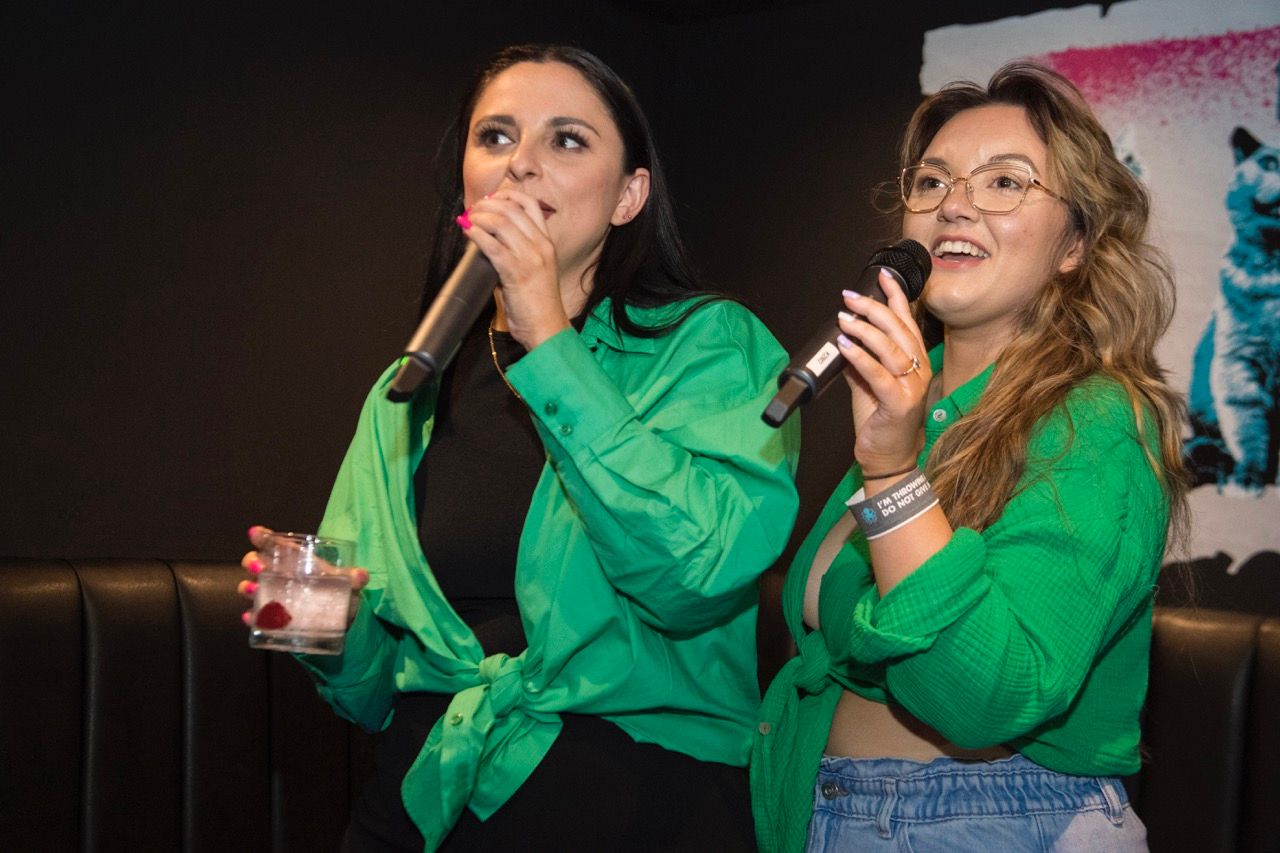 Miksi karaoke? 7 tapaa, joilla karaoke edistää liiketoimintaasi