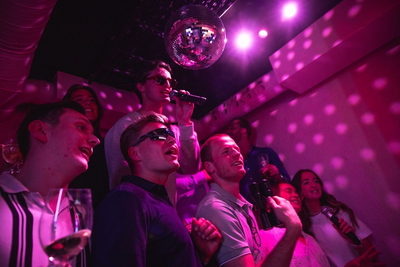 Aplicaciones imprescindibles para llevar un negocio de salas privadas de karaoke