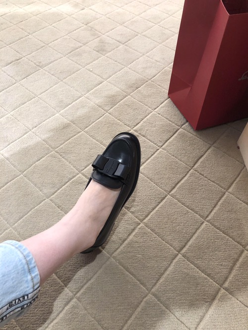 一双很不错的Moccasin