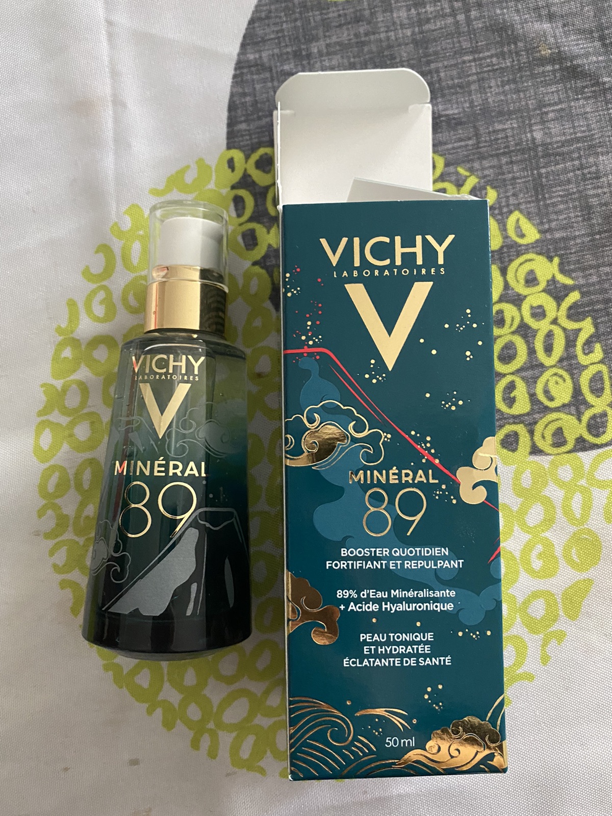 在药妆店里购买的vichy89精华限量吧