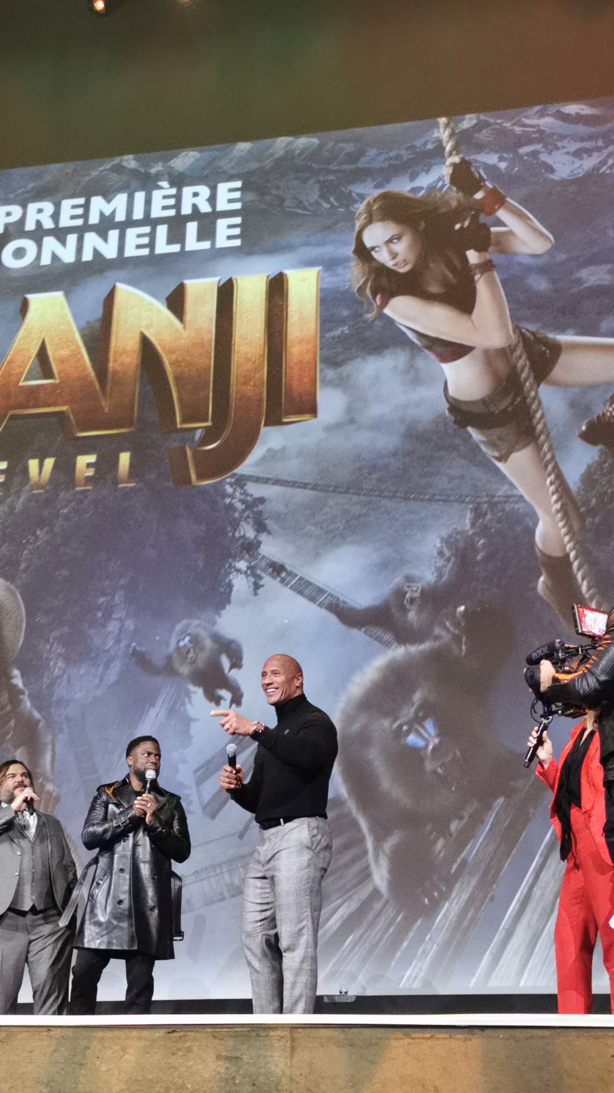 Jumanji全球首映 和巨石强森握手啦❤️