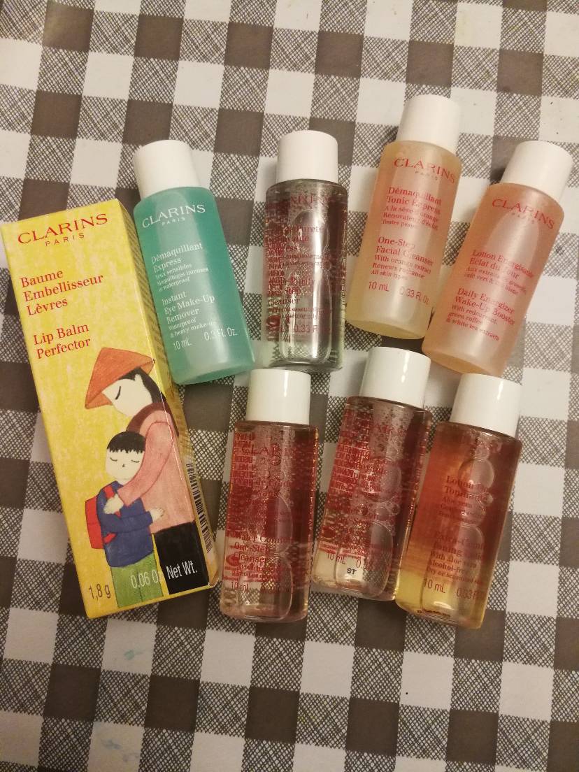 CLARINS娇韵诗六个小样和有色润唇膏
