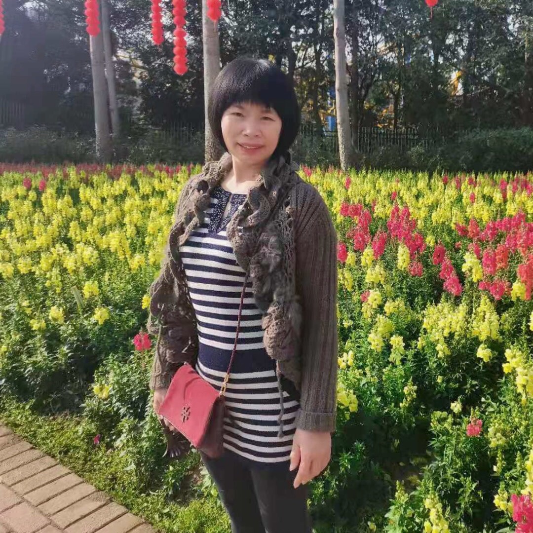 用老妈的图晒一下河谷村买的包包好啦～