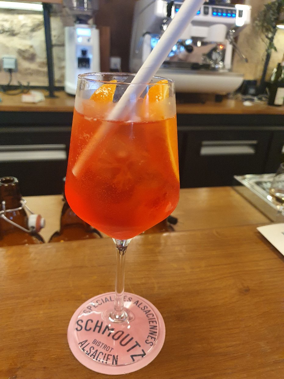 周五晚上，朋友酒吧喝一杯