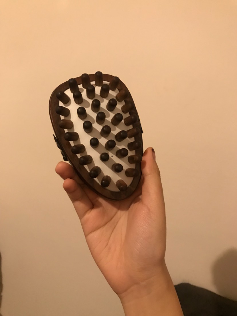 哈哈看到一分钱发了这个HydreaLondon按摩梳的折扣