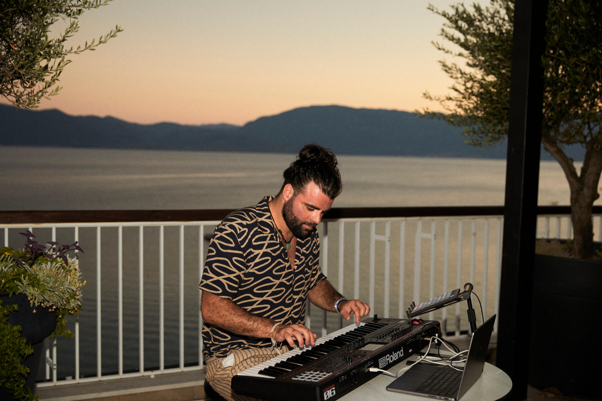 Gregolimano sunset lounge