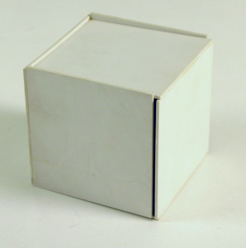 Jan Slothouber en William Graatsma, Cubische constructie 14.5.1, ca. 1966, kunststof, 8,8 x 8,8 x 8,8 cm, Stedelijk Museum, Amsterdam, schenking William Graatsma, 2006.