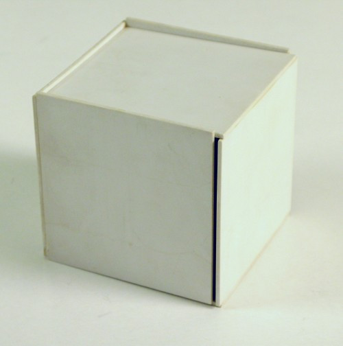  Jan Slothouber en William Graatsma, Cubische constructie 14.5.1, ca. 1966, kunststof, 8,8 x 8,8 x 8,8 cm, Stedelijk Museum, Amsterdam, schenking William Graatsma, 2006.